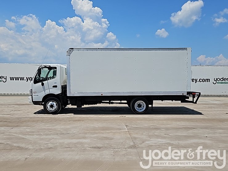 2019-hino-195-image-3