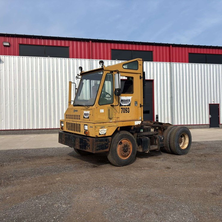 1999 Ottawa Yard Dog Spotter Truck