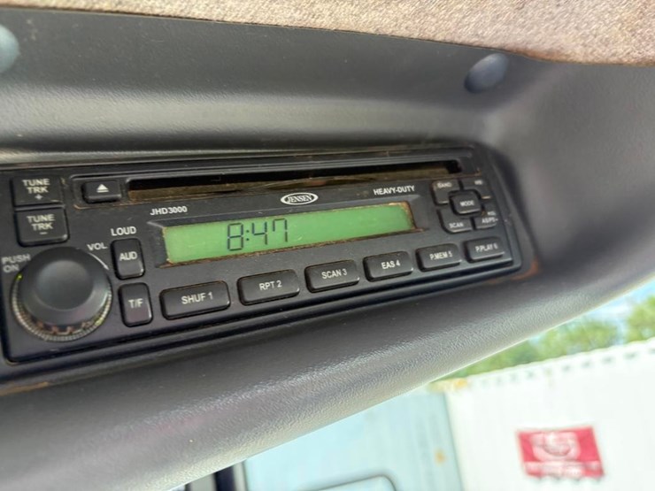 2006-new-holland-td95d-image-55