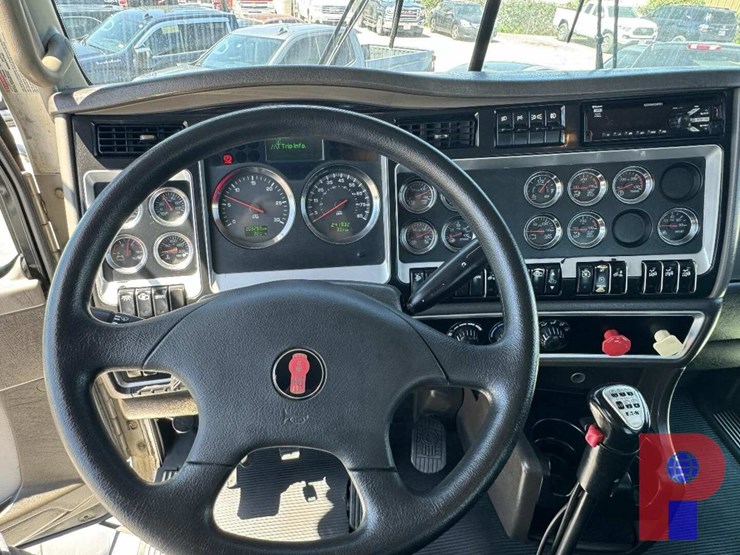 2013-kenworth-t800-image-10