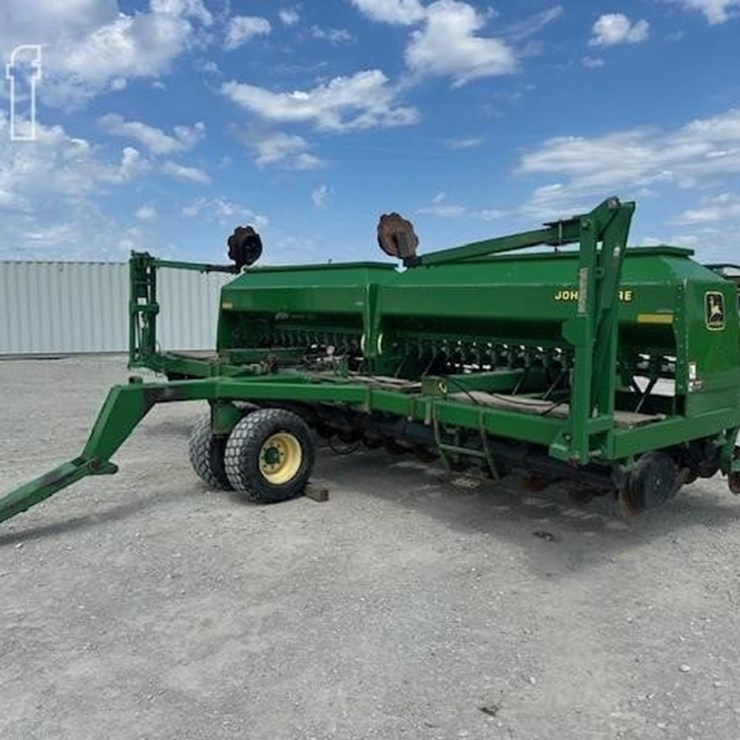 JOHN DEERE 1560