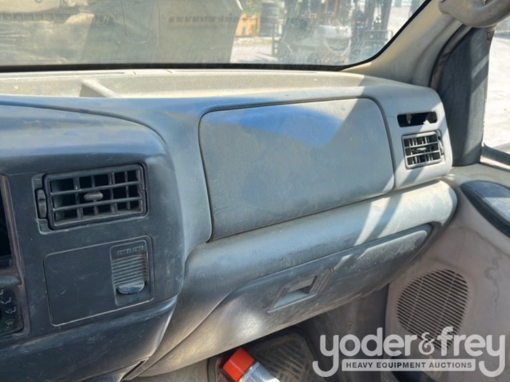 2000-ford-f750-image-28