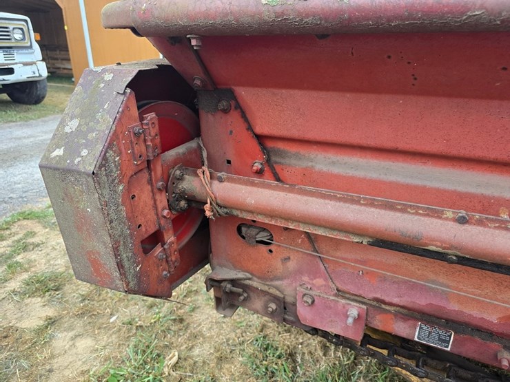new-holland-519-image-11