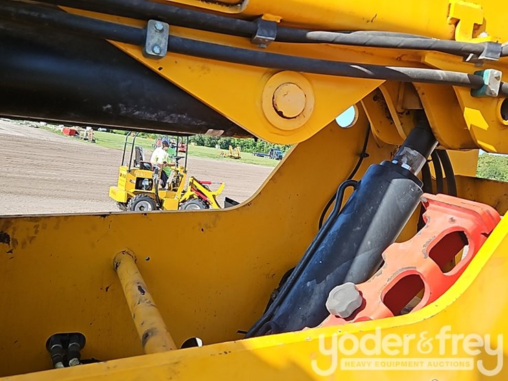 2016-jcb-510-56-image-24