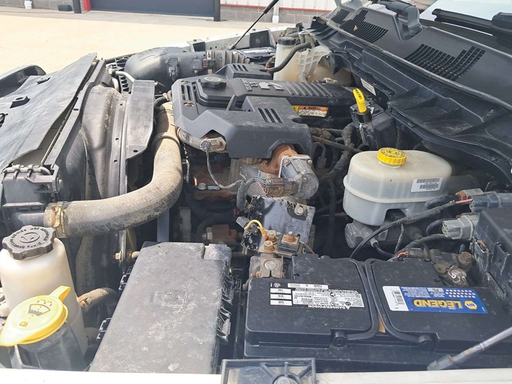 2016-ram-3500-crew-cab-pickup-image-24