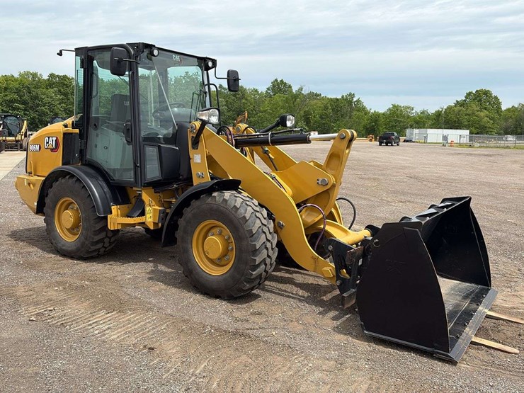 2022-caterpillar-906m-image-2