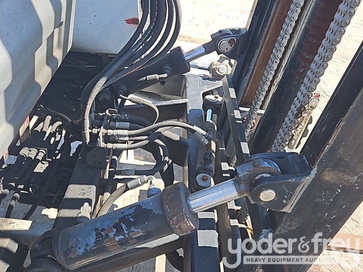 2004-moffett-m5500-image-24