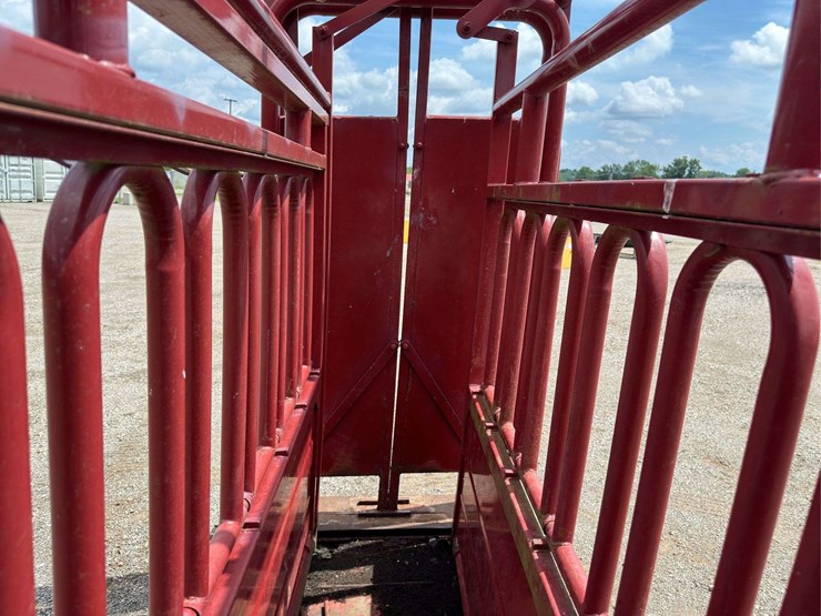 squeeze-chute-image-12