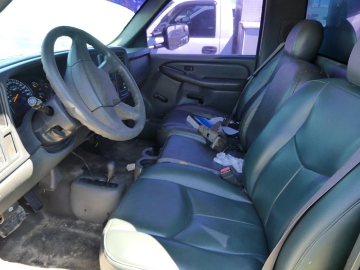 2003-chevrolet-3500-image-9