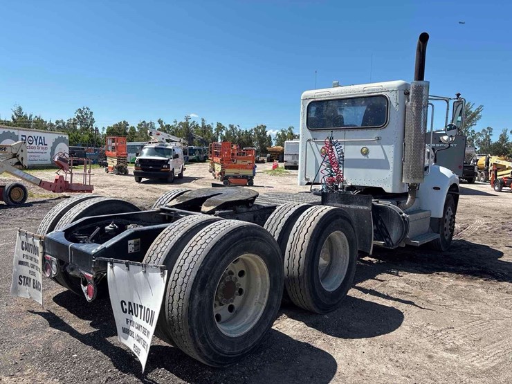 2012-peterbilt-382-image-3