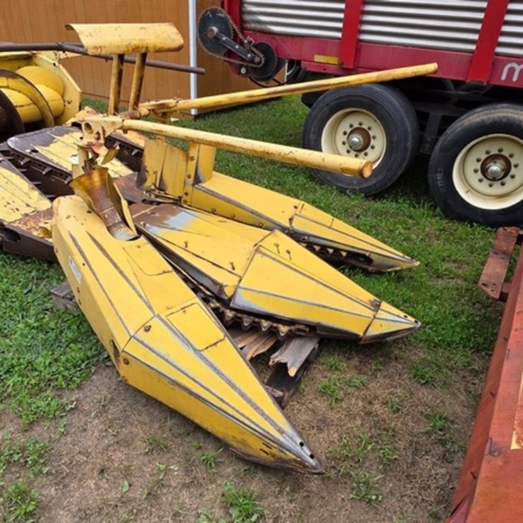NEW HOLLAND 824
