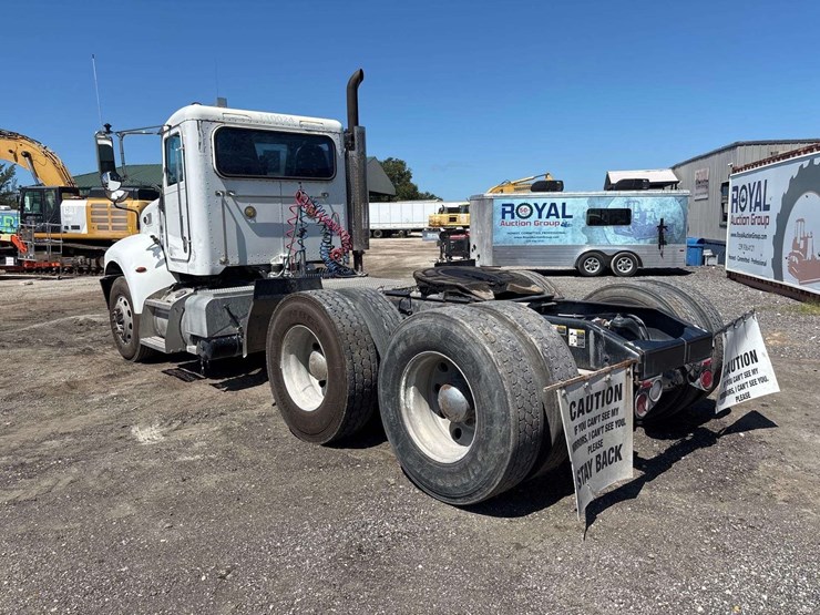 2012-peterbilt-382-image-4