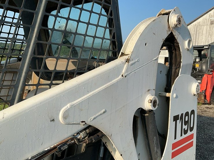 2004-bobcat-t190-image-19