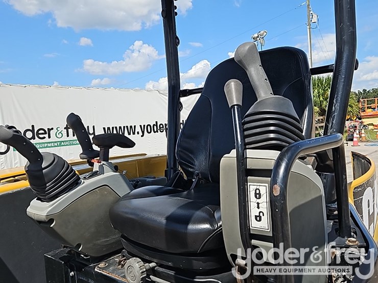 2019-caterpillar-303-image-31