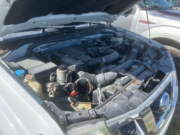 2015-nissan-frontier-sv-image-8