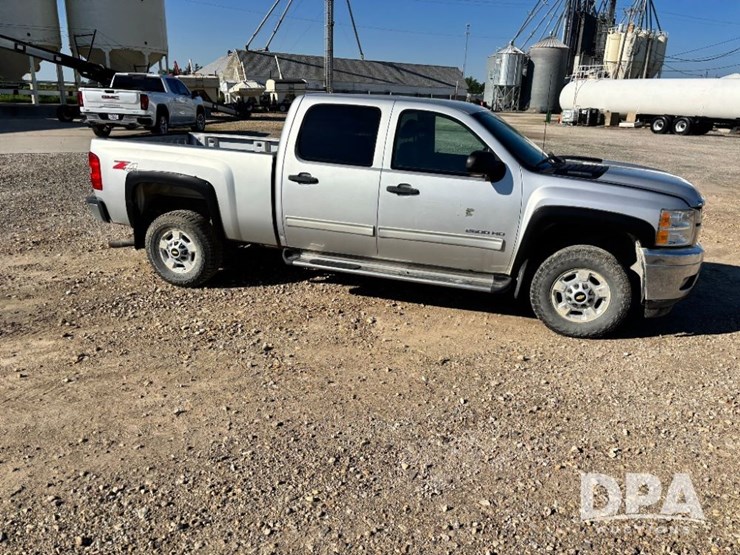 2011-chevrolet-silverado-2500hd-lt-image-3