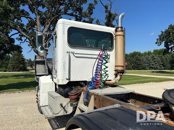 1999-peterbilt-385-image-43