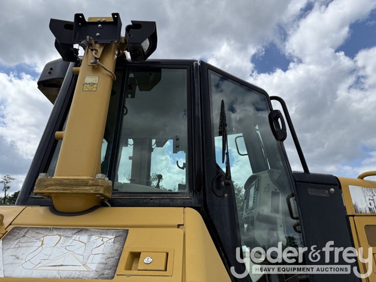 2012-caterpillar-d6n-xl-image-36