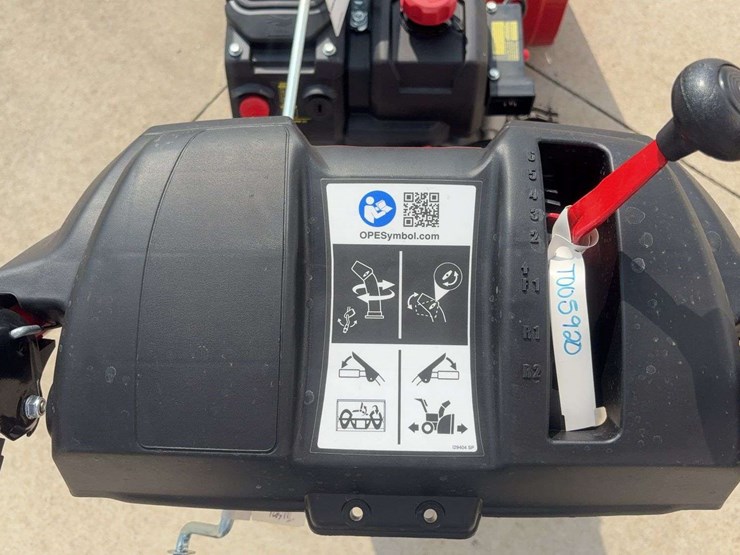 2022-troybilt-storm-2420-snowblower-image-13
