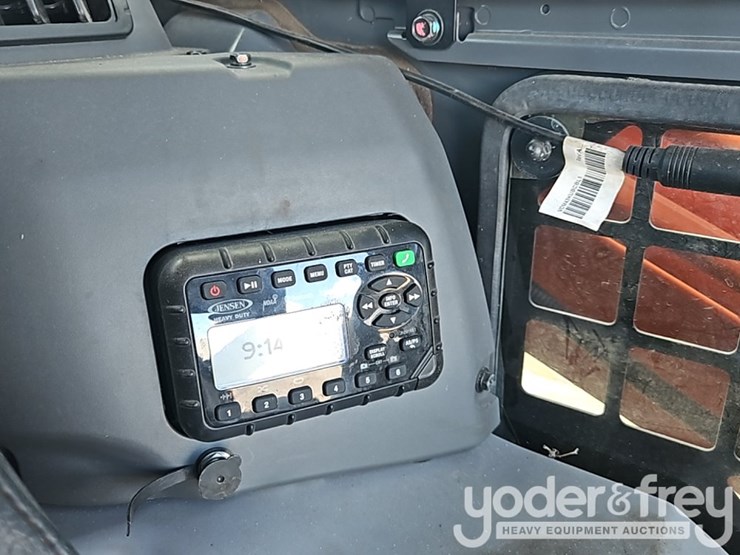2023-kubota-svl75-2-image-25