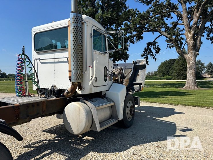 1999-peterbilt-385-image-49