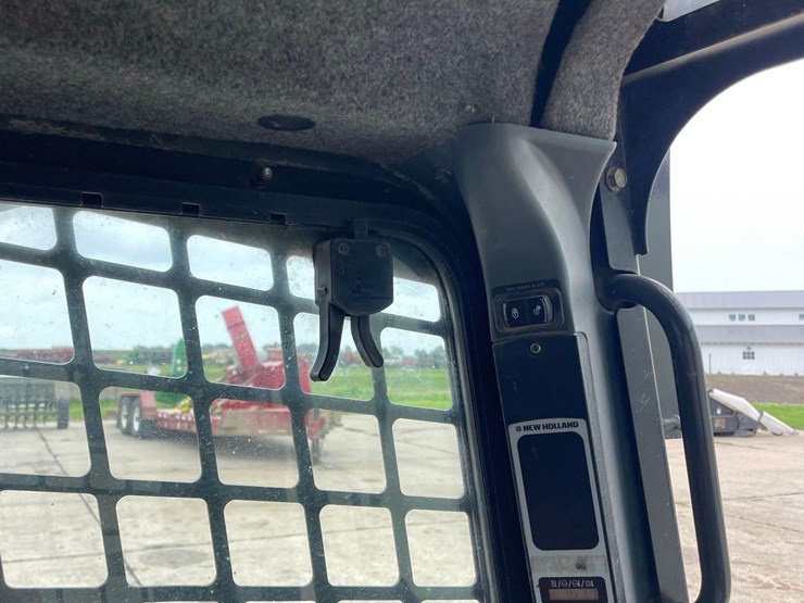 new-holland-c175-image-32