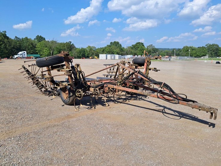 ber-vac-16'-folding-field-cultivator-image-1