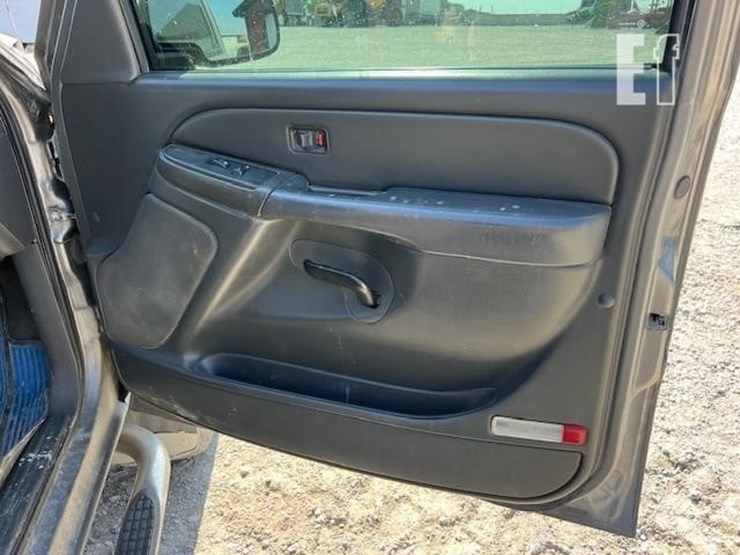 2006-chevrolet-silverado-2500hd-image-5