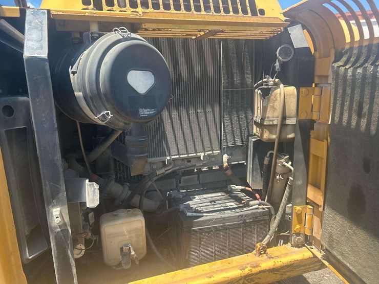 2006-deere-120c-image-38