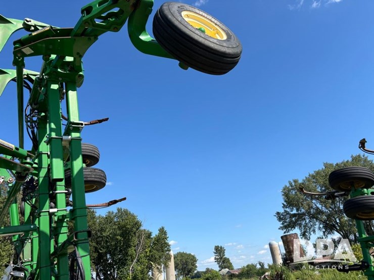 john-deere-2410-image-22