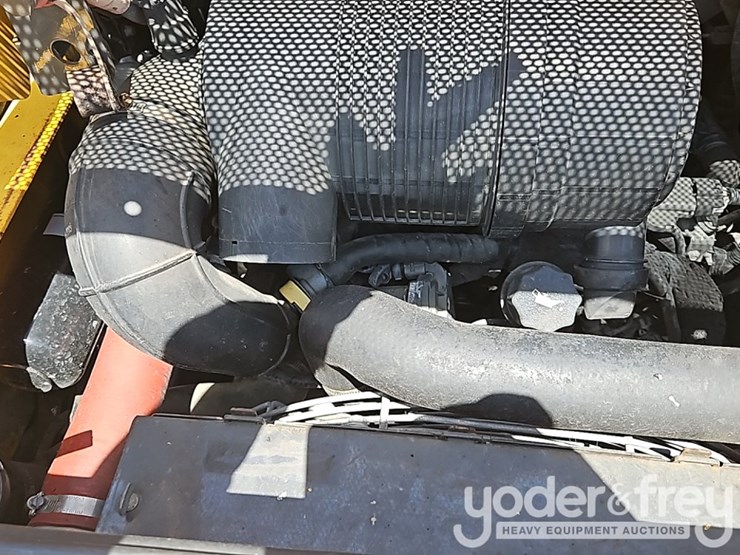 2015-new-holland-l230-image-18