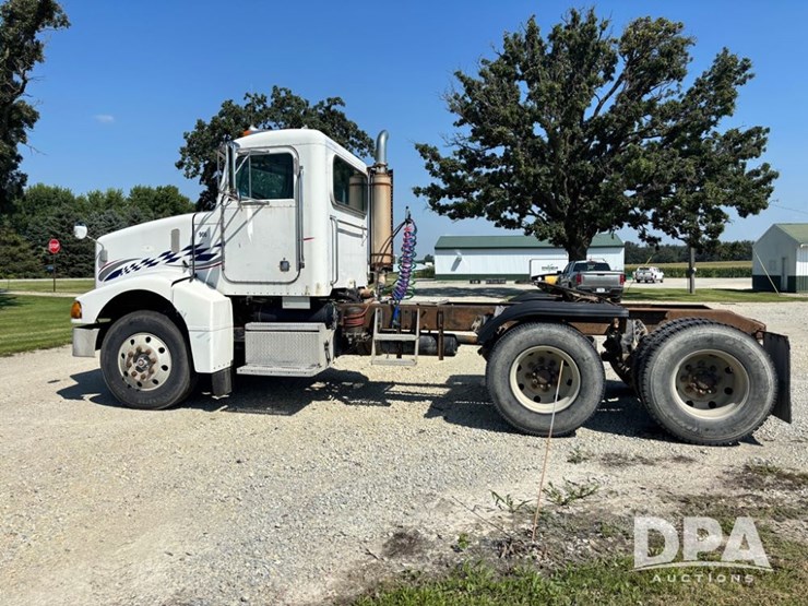 1999-peterbilt-385-image-4