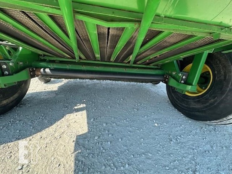 2019-john-deere-560m-image-19