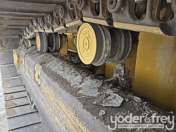 2016-caterpillar-d6k2-lgp-image-23