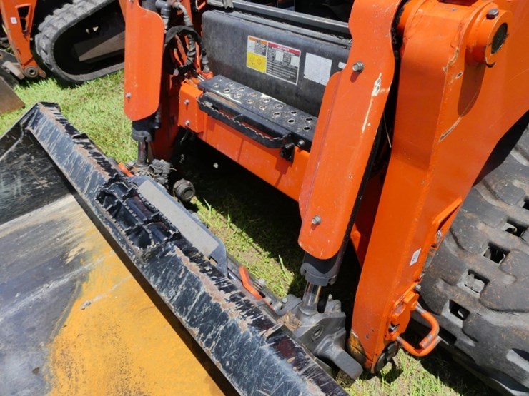 2023-kubota-svl97-2-image-11
