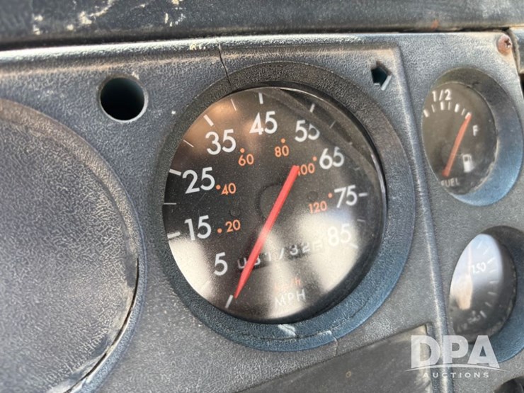 1995-freightliner-fl80-image-85