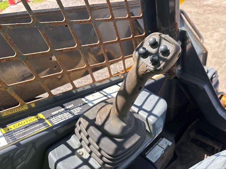 deere-331g-image-11