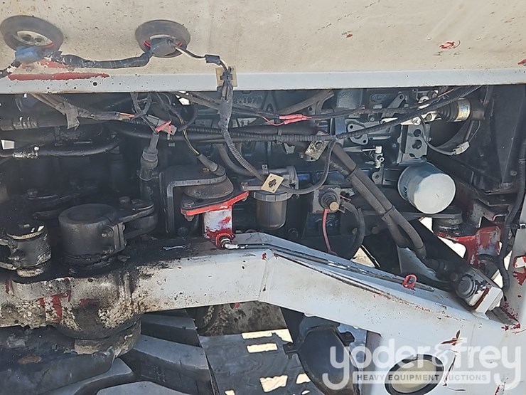 2004-moffett-m5500-image-21