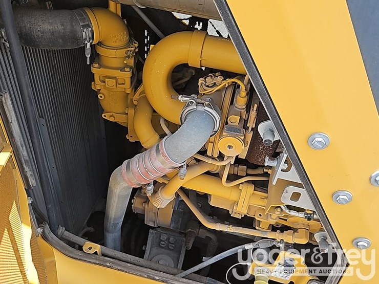 2022-deere-850l-lgp-image-30