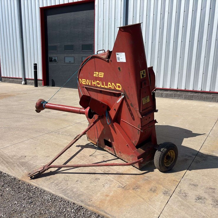 NEW HOLLAND 28
