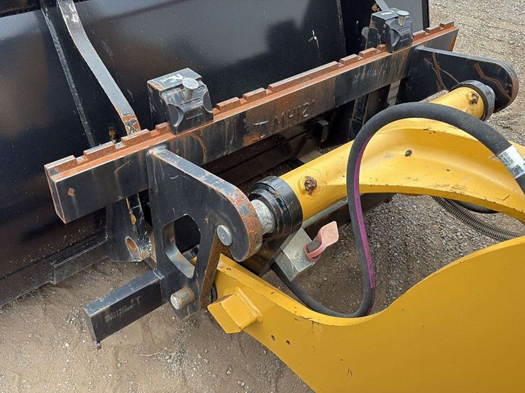 2022-caterpillar-906m-image-24