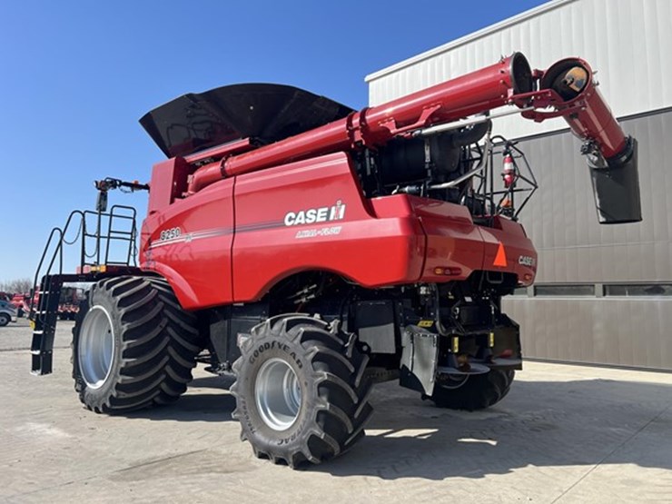 2022-case-ih-8250-image-4