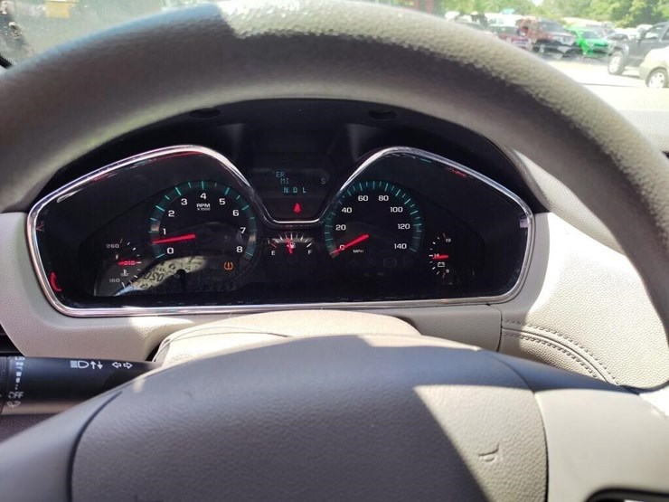 2016-chevrolet-traverse-ls-image-7