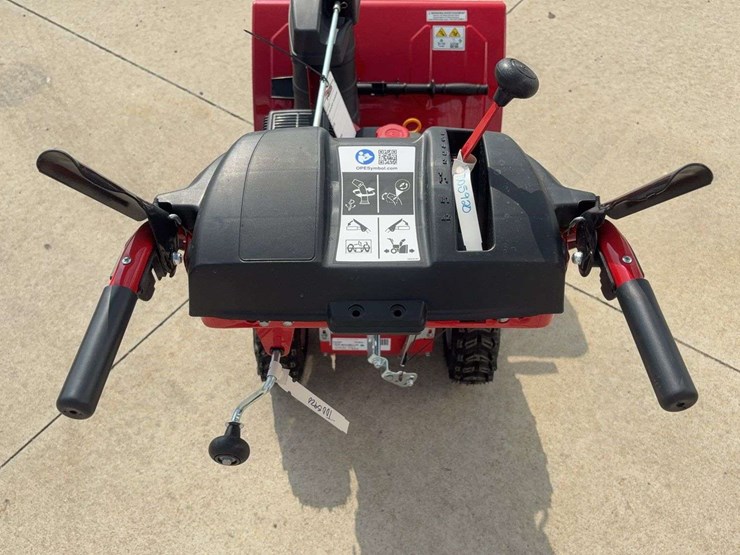 2022-troybilt-storm-2420-snowblower-image-12