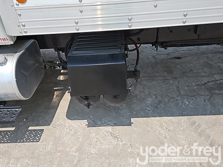 2017-international-durastar-4300-image-10