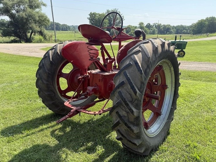 farmall-h-tractor-image-4