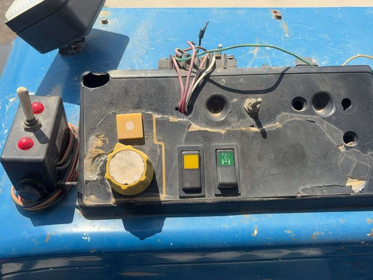 ford-7740-image-27