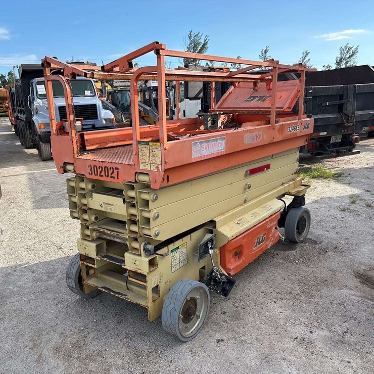 2018 JLG 3246ES