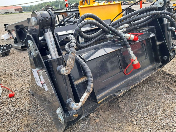 39"-mini-4-in-1-bucket-image-4