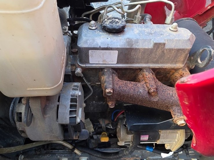 2017-massey-ferguson-gc1705-image-31